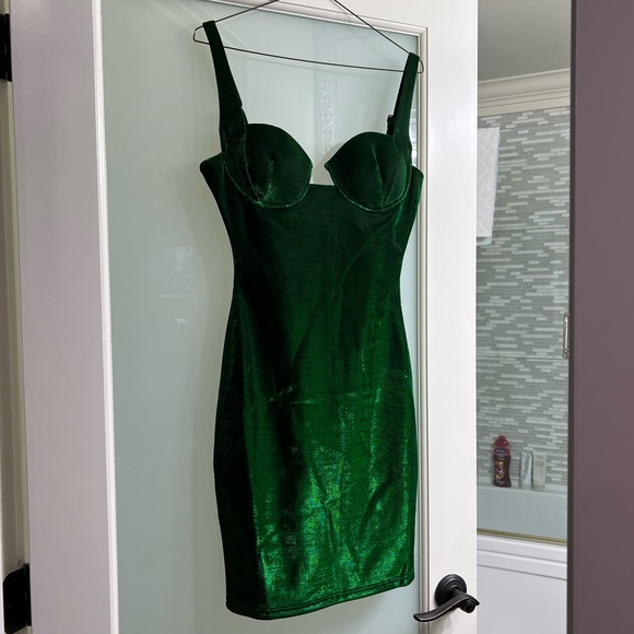 Green dress, size medium - Picture 1 of 2